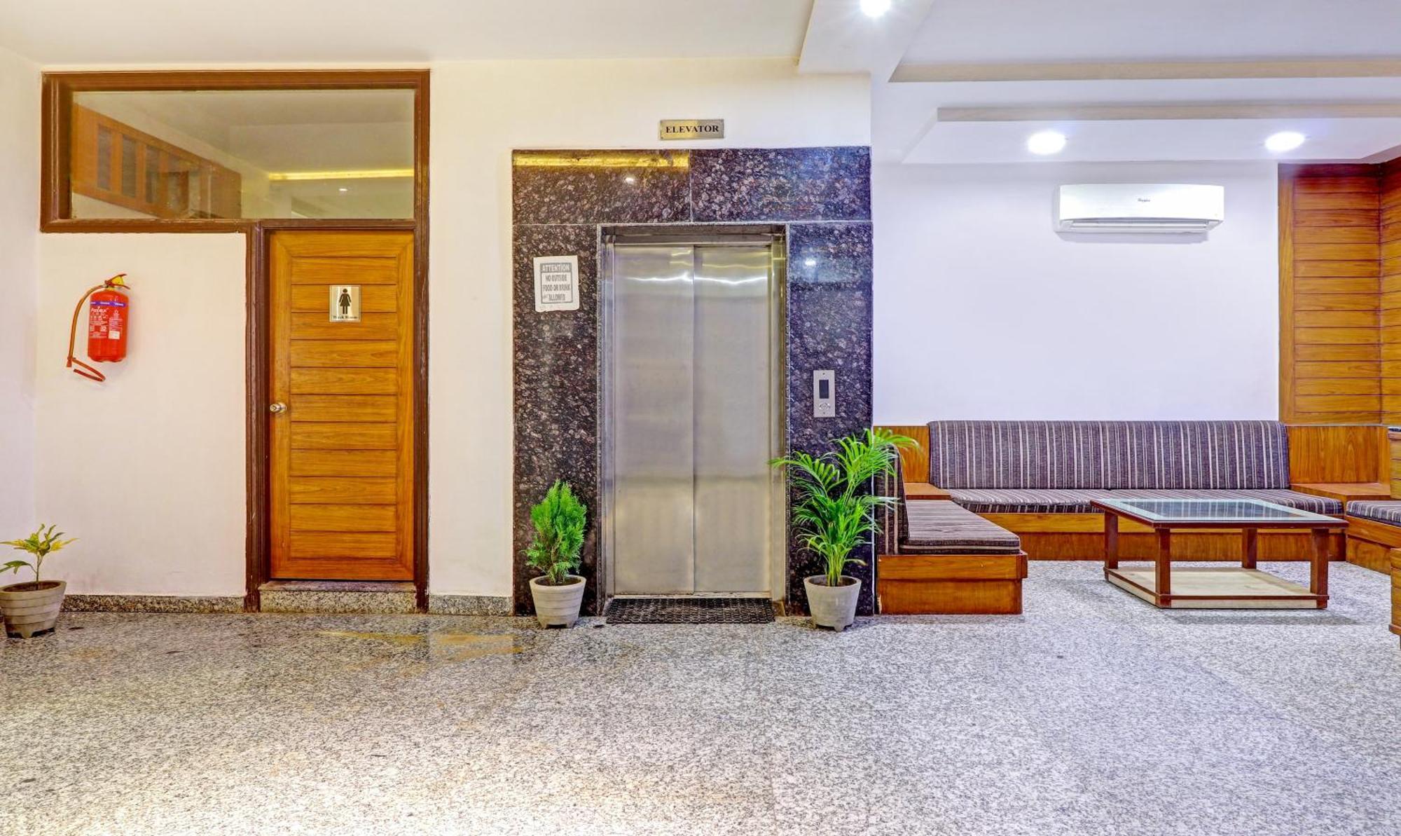 Hotel The Golden Bird アーグラ エクステリア 写真