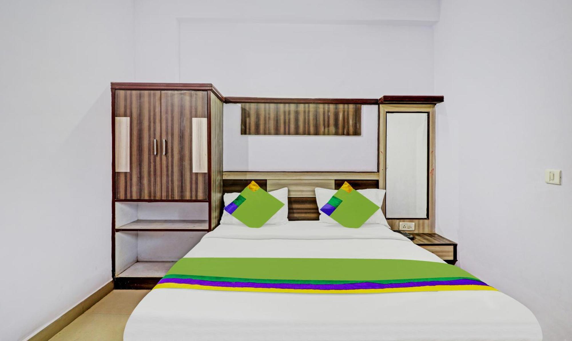 Hotel The Golden Bird アーグラ エクステリア 写真