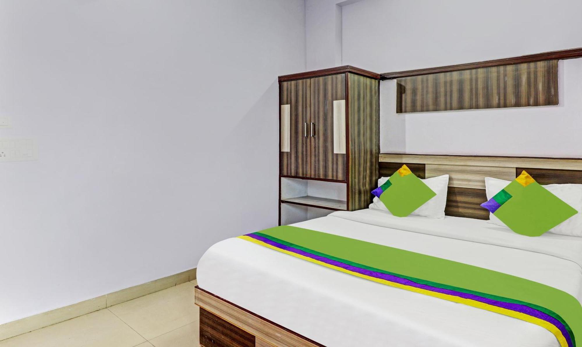 Hotel The Golden Bird アーグラ エクステリア 写真