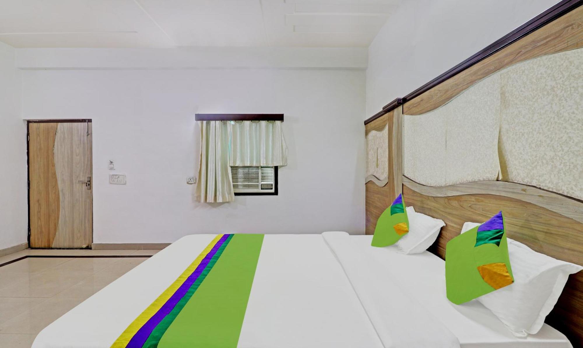 Hotel The Golden Bird アーグラ エクステリア 写真